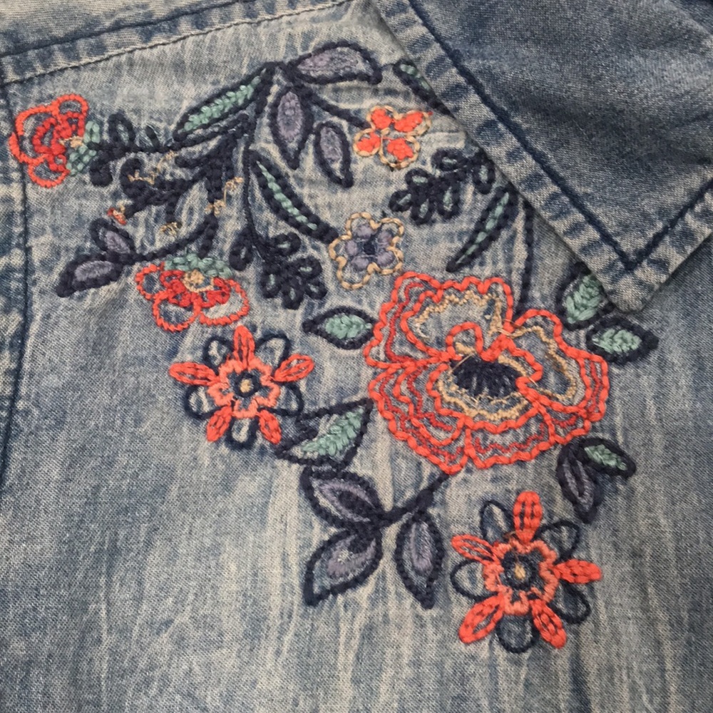 Classic embroidered denim shirt size XS
